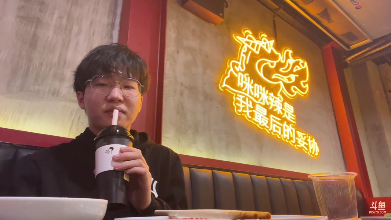 【2023-02-27 18点场】骚易丶：八点双排在外面吃个饭