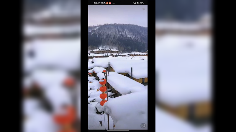 在新疆的中国雪乡游玩