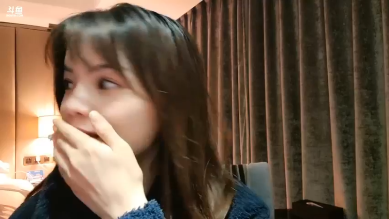 彪哥和美女一起直播好搞笑，有问题问博哥啊