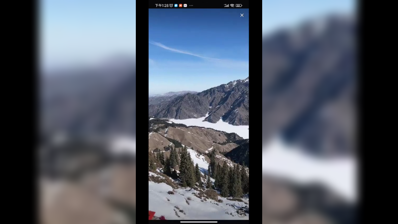 新疆的天池被雪覆盖了