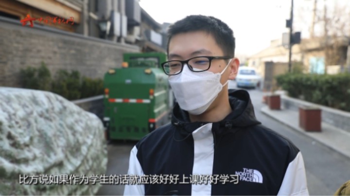 【军视V话】走上街头 听一听大家心中的雷锋