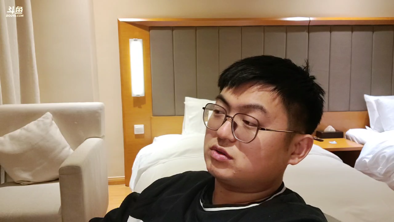 我在斗鱼看火力堂主直播音乐