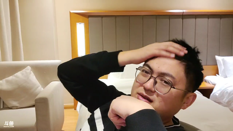 我在斗鱼看火力堂主直播音乐
