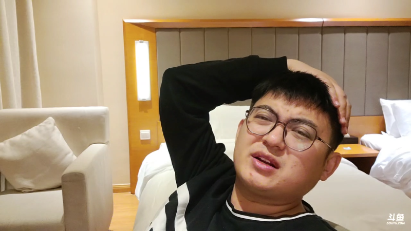 我在斗鱼看火力堂主直播音乐