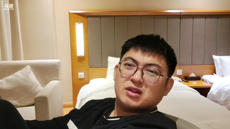 我在斗鱼看火力堂主直播音乐