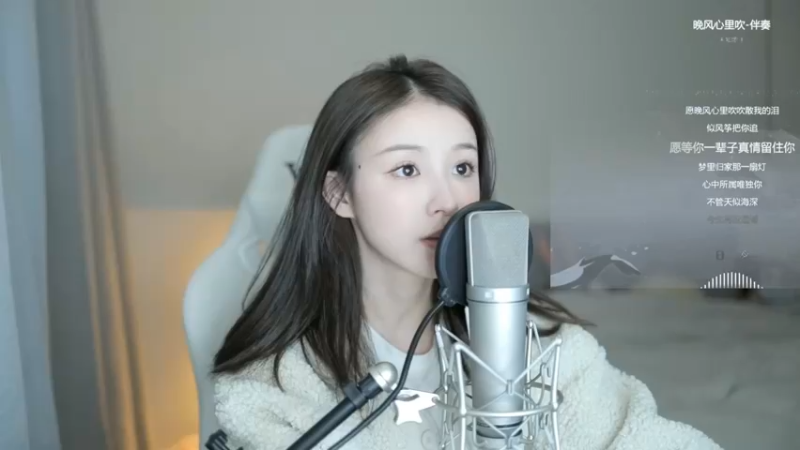 美女二珂翻唱《晚风心里吹》