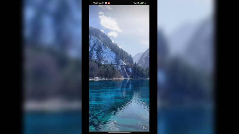 四川九寨沟风景如画，天然色彩，蓝色河水