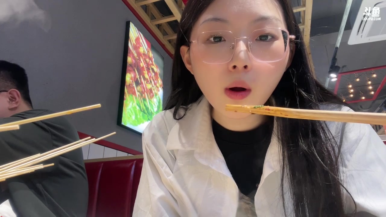 【2023-03-02 20点场】美女小莹：女明星第一次见粉丝，紧张