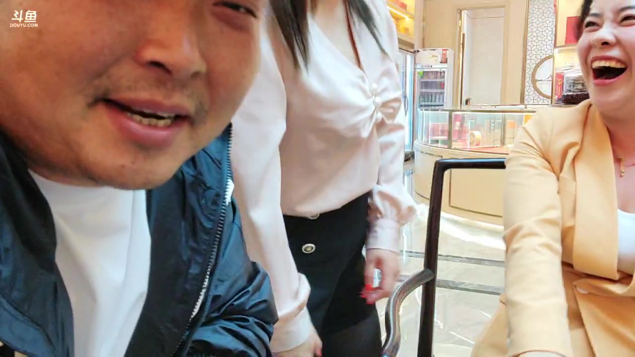 【2023-03-04 21点场】洪湖小肖：今天下午到深圳5点落地开播