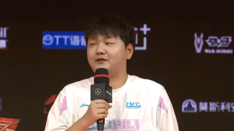 2023LPL春季赛 美女主持人驼子姐采访牙膏好搞笑