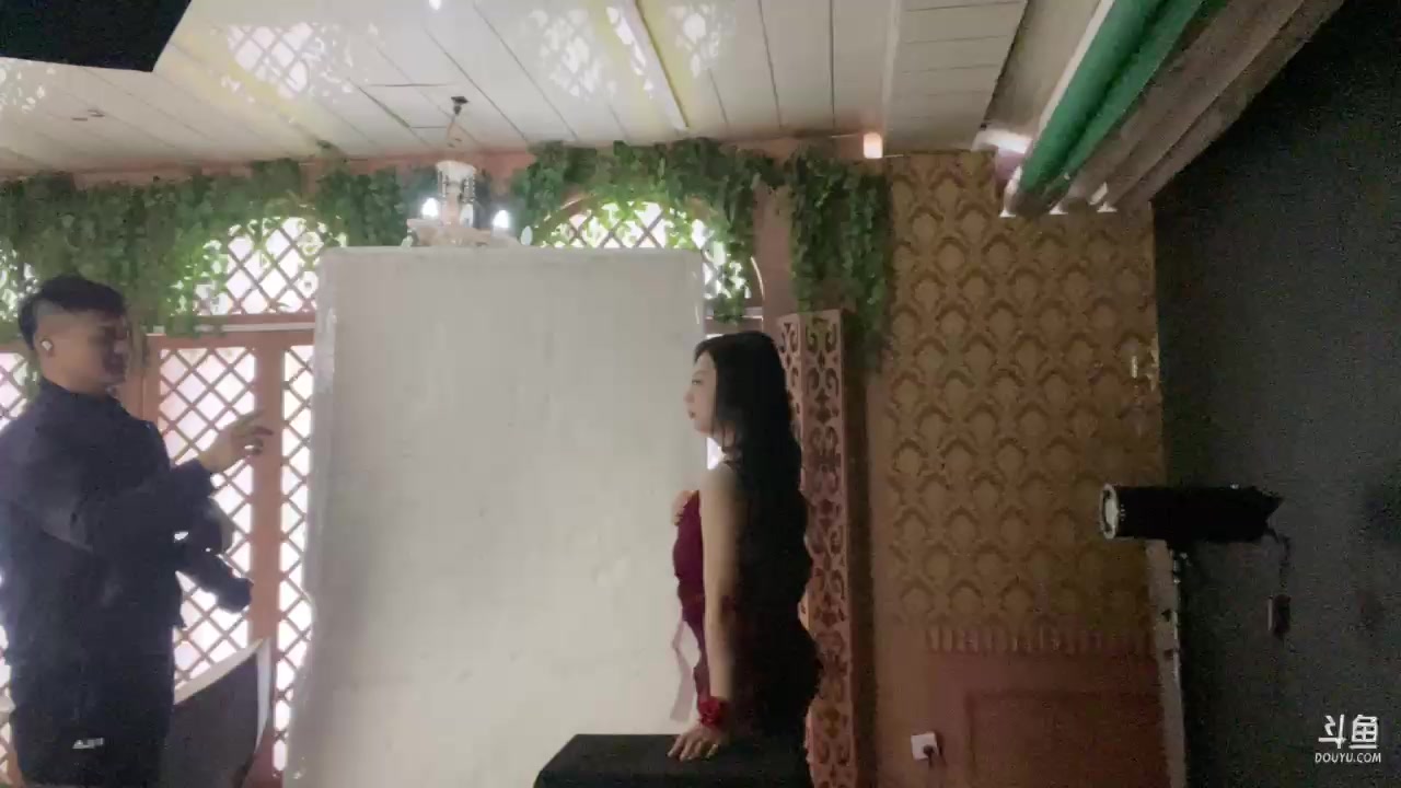 【2023-03-04 18点场】美女小莹：不会还有人没见过游戏区的舞蹈主播吧？
