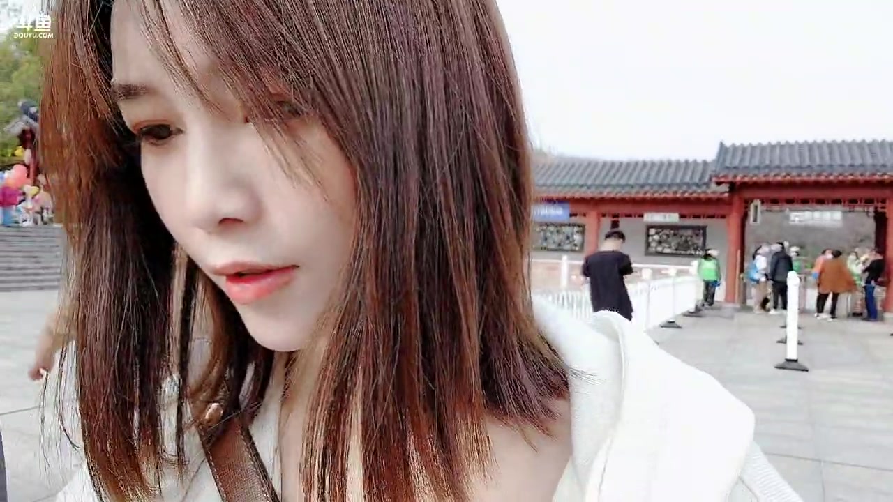 【2023-03-06 15点场】百变姑姑肖淑洁：户外一下东湖樱花园。
