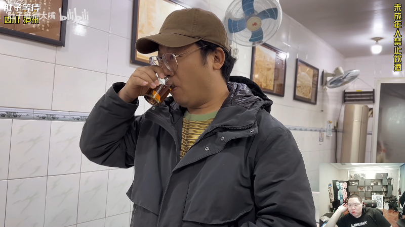 我在斗鱼看即将拥有人鱼线的PDD直播英雄联盟