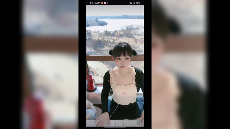 美女小姐姐弹琴很好听，可爱啊