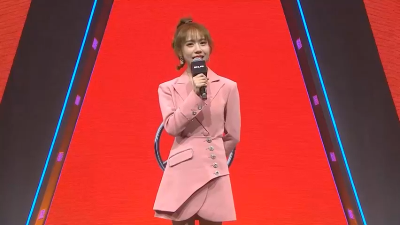 2023LPL春季赛WE选手和粉丝合影