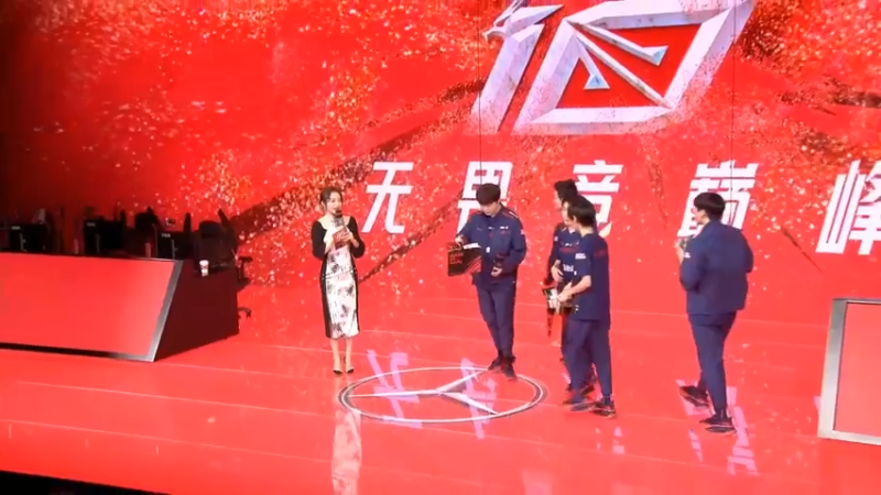 2023LPL春季赛JDG选手和粉丝合影