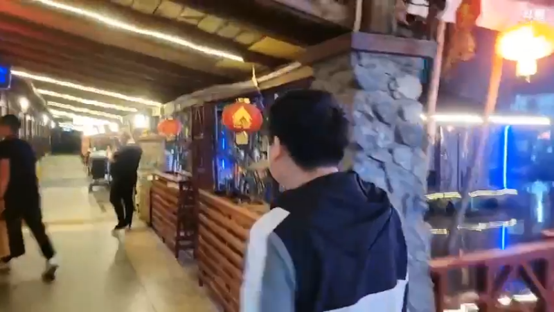 肖哥和粉丝在广州聚餐，赵总和叼毛很多人认识啊