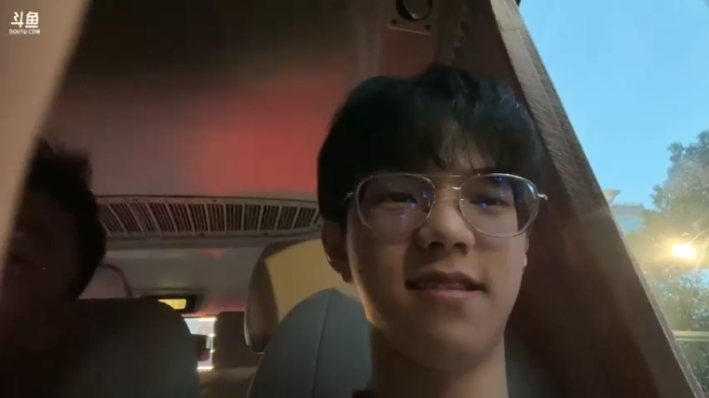 【2023-03-10 18点场】iGWink：进来坐大巴