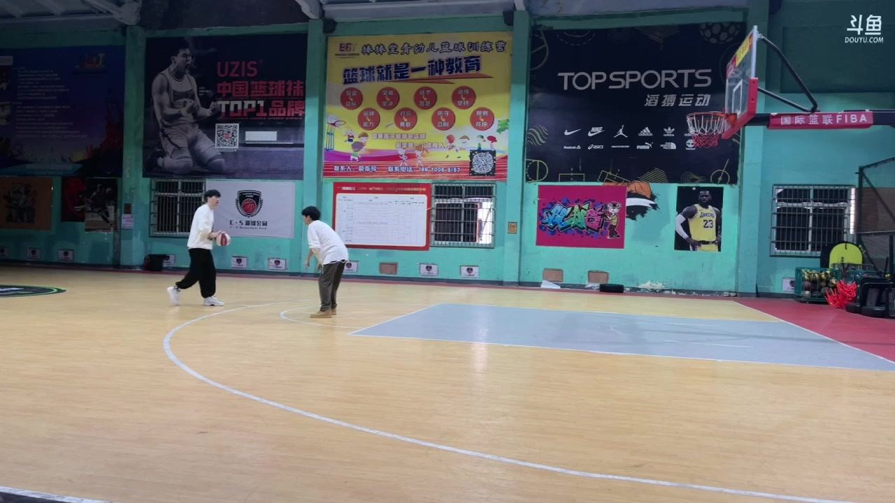 【2023-03-10 16点场】秀才冷男：【小奶团】打篮球，等下开播，钻粉双倍哟～