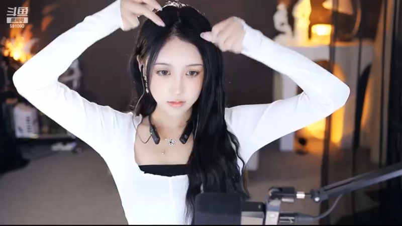 美女小姐姐今天穿白衣服好看啊