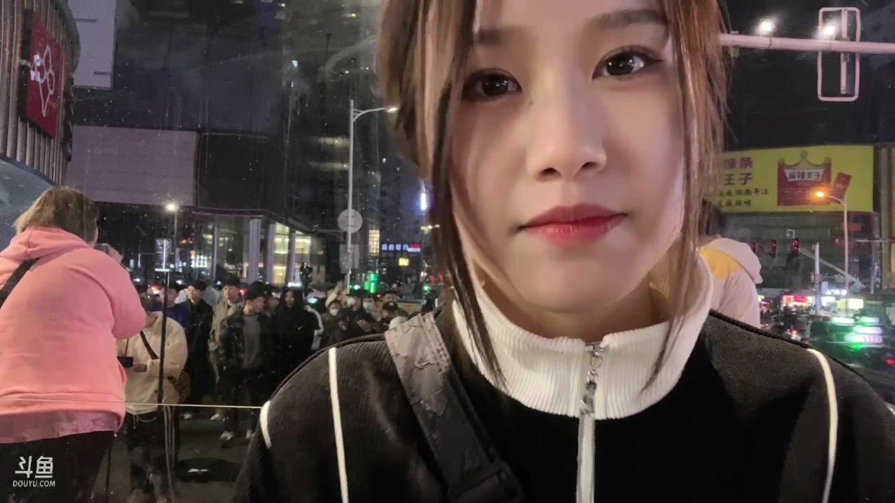 【2023-03-14 01点场】帅宝Serena：被叫出门户外了。