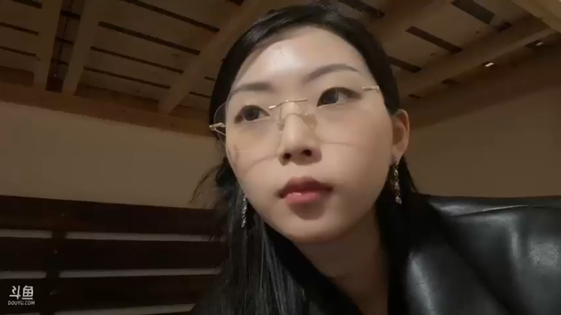 【2023-03-11 21点场】美女小莹：来厦门参加火凤凰啦～