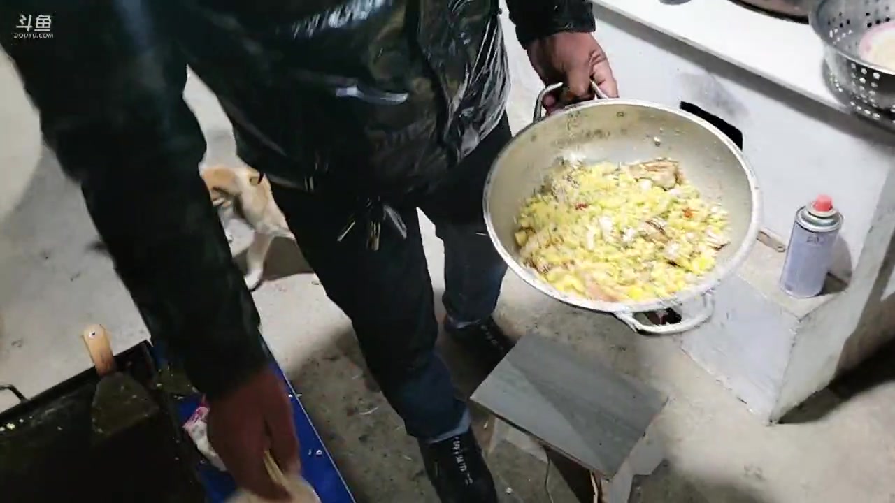 【2023-03-18 19点场】洪湖小肖：美食-铁板刁子鱼