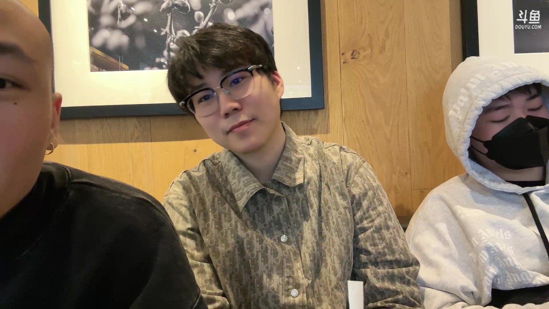 【2023-03-19 15点场】imxiaoxin：【✘-✘】播会吃饭