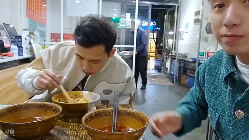 博哥和博哥吃粉美滋滋