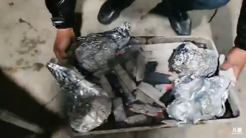 肖哥吃烤的牛骨头，这骨髓真美味啊