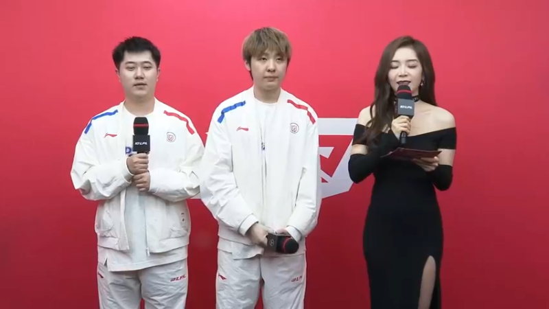 2023LPL春季赛 选手现场投屏，美女余霜采访