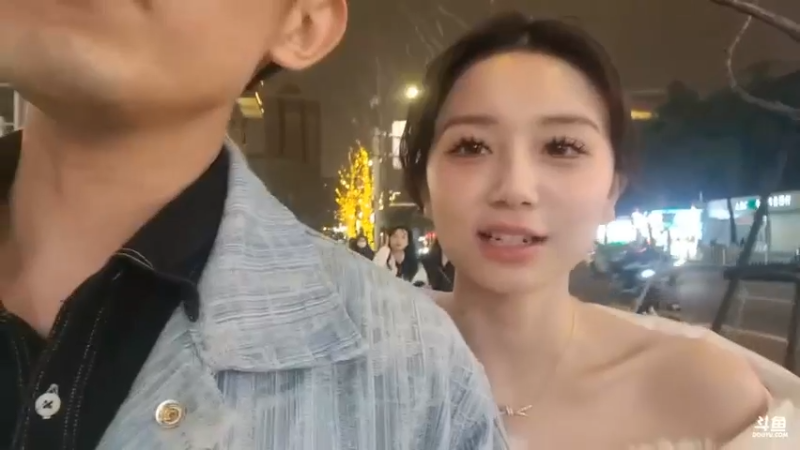 博哥陪女朋友在长沙游玩