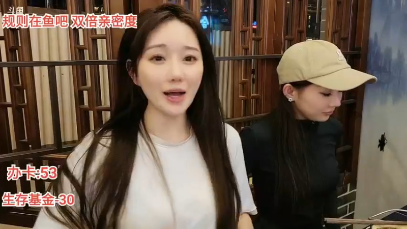 美女鹅妹和姐妹在火锅店吃饭，来水友了