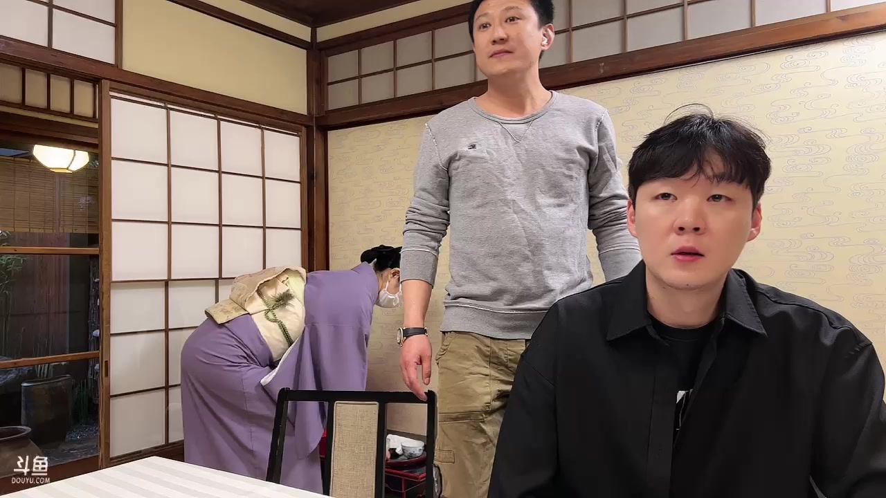 【2023-03-21 16点场】即将拥有人鱼线的PDD：jp小播一会儿