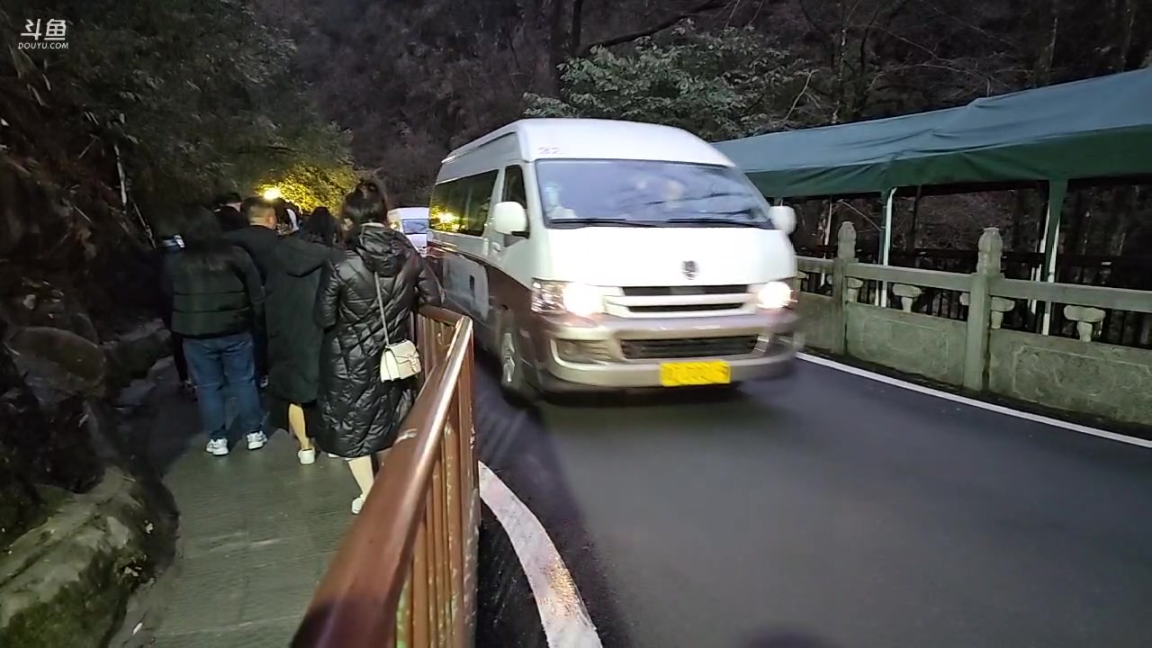 【2023-03-21 18点场】蓝战非OvO：挑战梵净山登顶