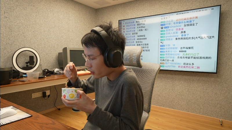 狂炫两碗饭