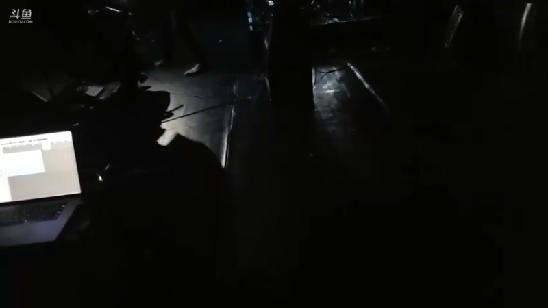 观众席太卡，肖哥还在后台拍摄好