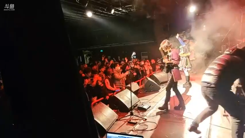 博哥看美女刘安琪乐队四喜丸子表演