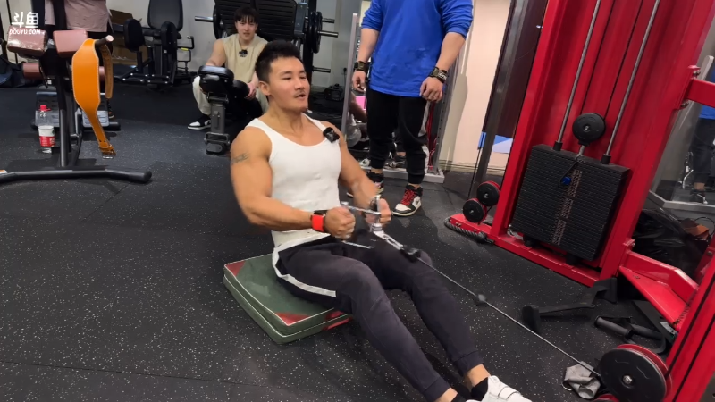 我在斗鱼看黑人毅直播户外
