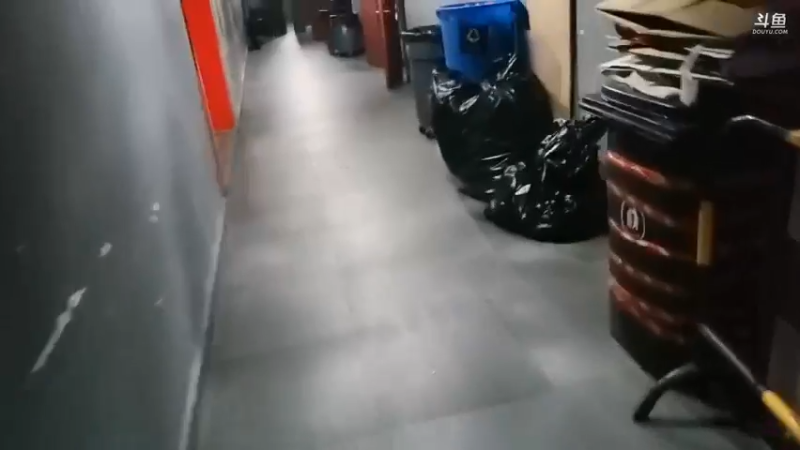 肖哥想在前面拍摄但是网络卡