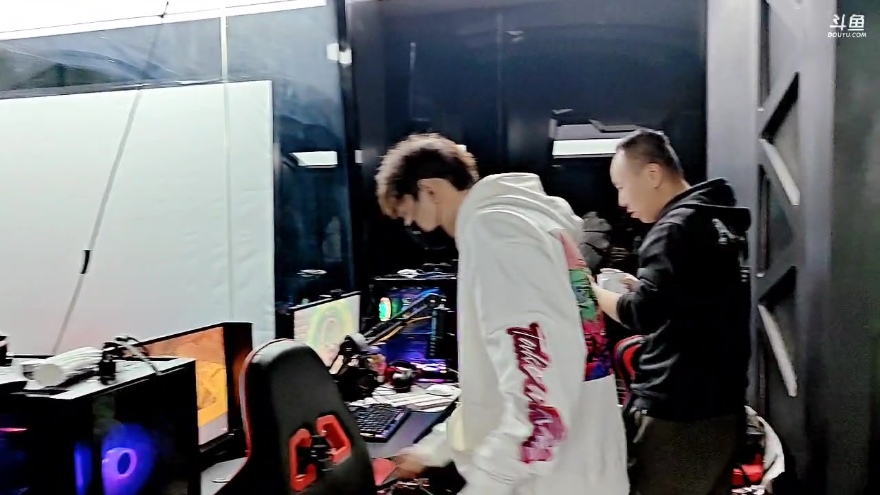【2023-03-25 17点场】diyy刘頔：diyy：电竞馆直播！
