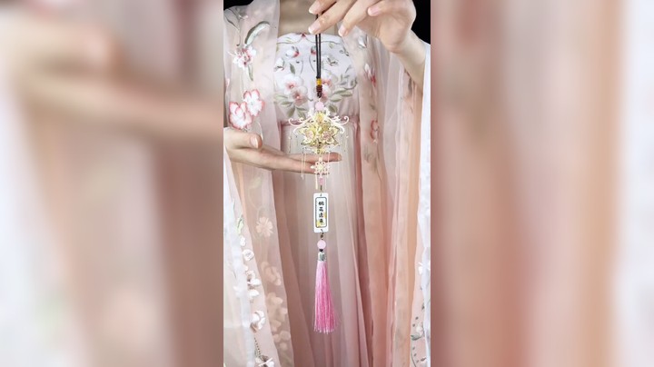朵朵化为黛色雨发布了一个斗鱼视频2023-03-26