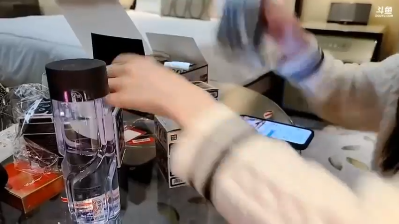 博哥和美女玩游戏有意思