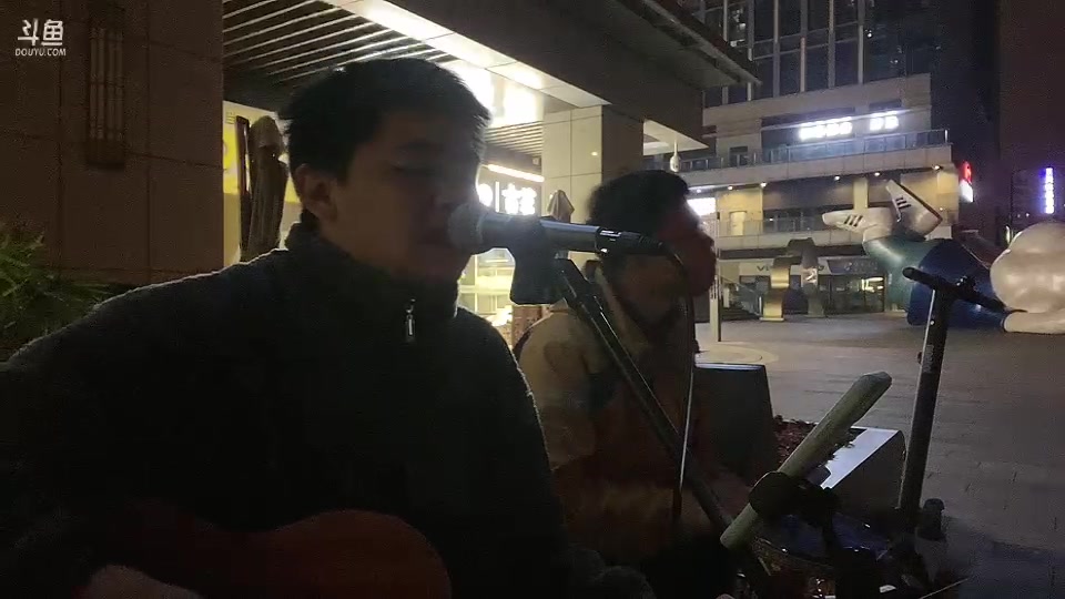 【2023-03-27 22点场】主播阿郎：户外唱歌哦