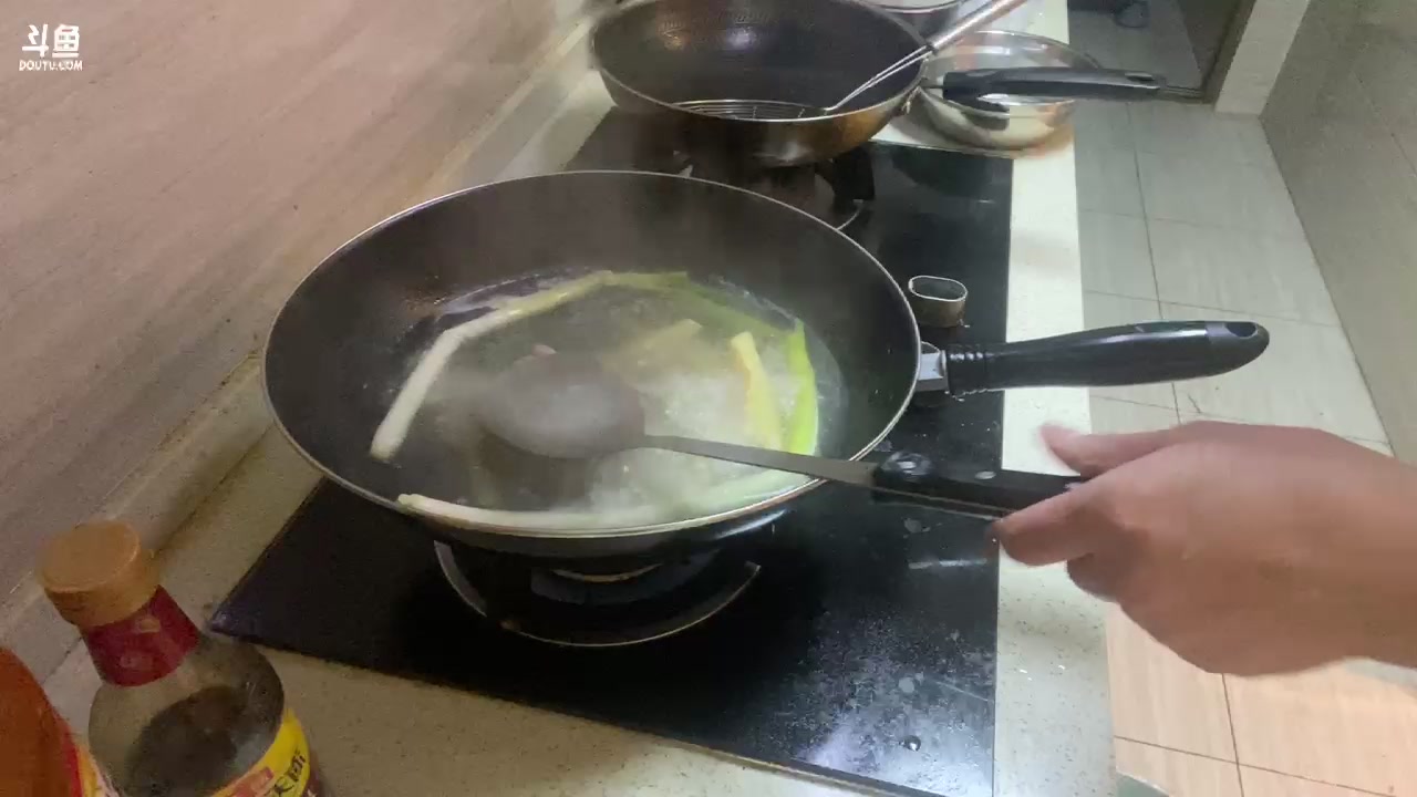 【2023-03-27 22点场】网友张顺飞：10点左右厨房。
