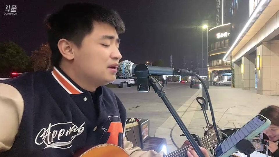 【2023-03-28 20点场】主播阿郎：户外唱歌哦