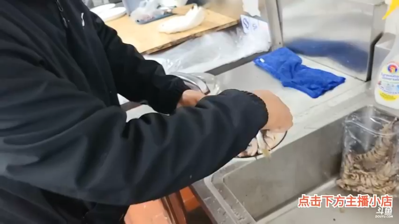 肖哥看煎野生小黄鱼， 看起来就好吃啊