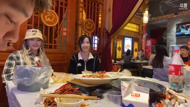 【2023-03-30 00点场】阿二Ayer：今天到达武汉，祝冷爹生日快乐！