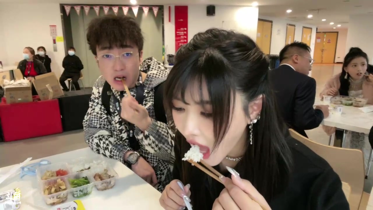 【2023-03-30 17点场】喵小莎：今天出发年度，不定时户外。