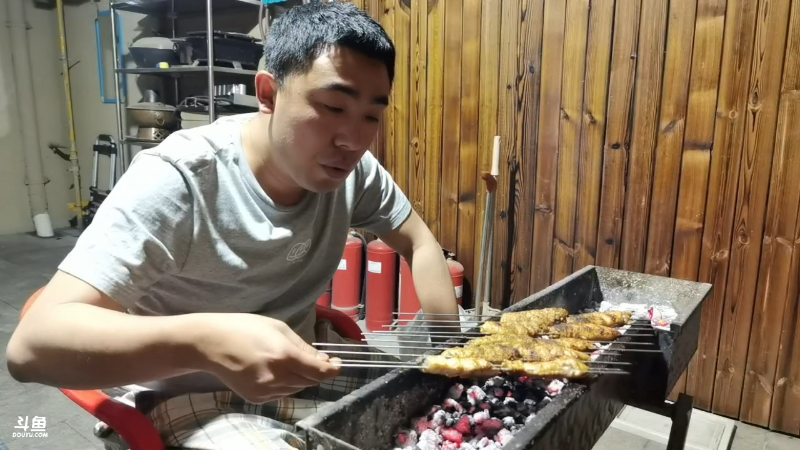 我在斗鱼看无尽无尽的无尽直播户外